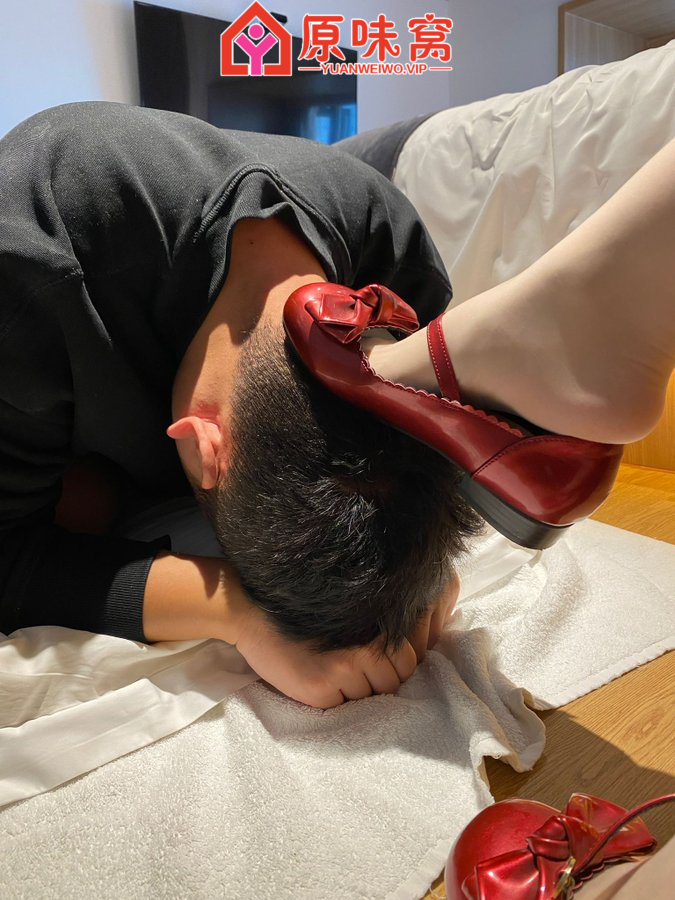 S主 能拜倒在女王姐姐的脚下吗 可甜可御 ，喜欢下图扫码添加-原味窝