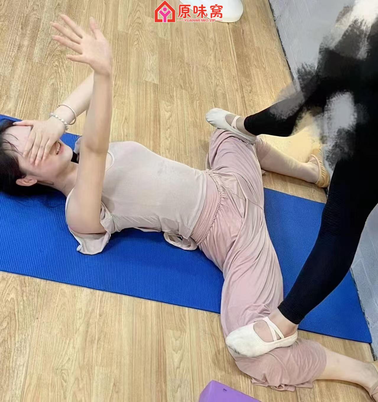 站长担保03舞蹈生，易湿内裤味道超大 扫码添加联系方式V-原味窝