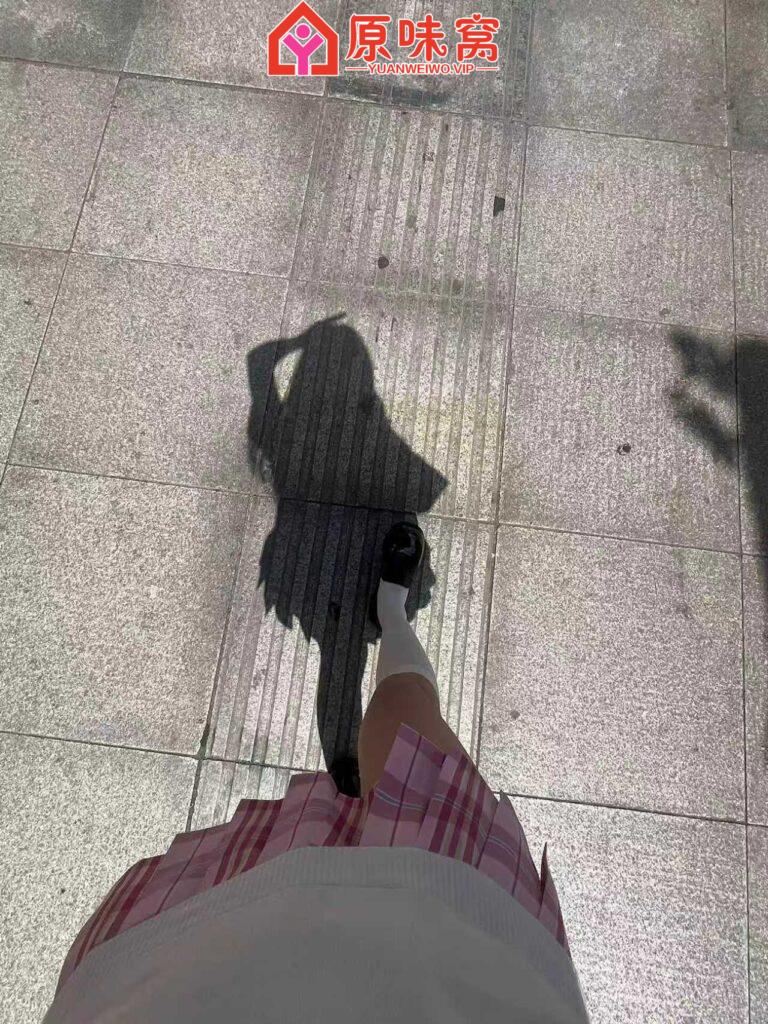 站长担保 今天被同事夸我的腿好看 又长又直 哈哈 QQ 3612480335-原味袜子小窝-原味窝官方-原味窝